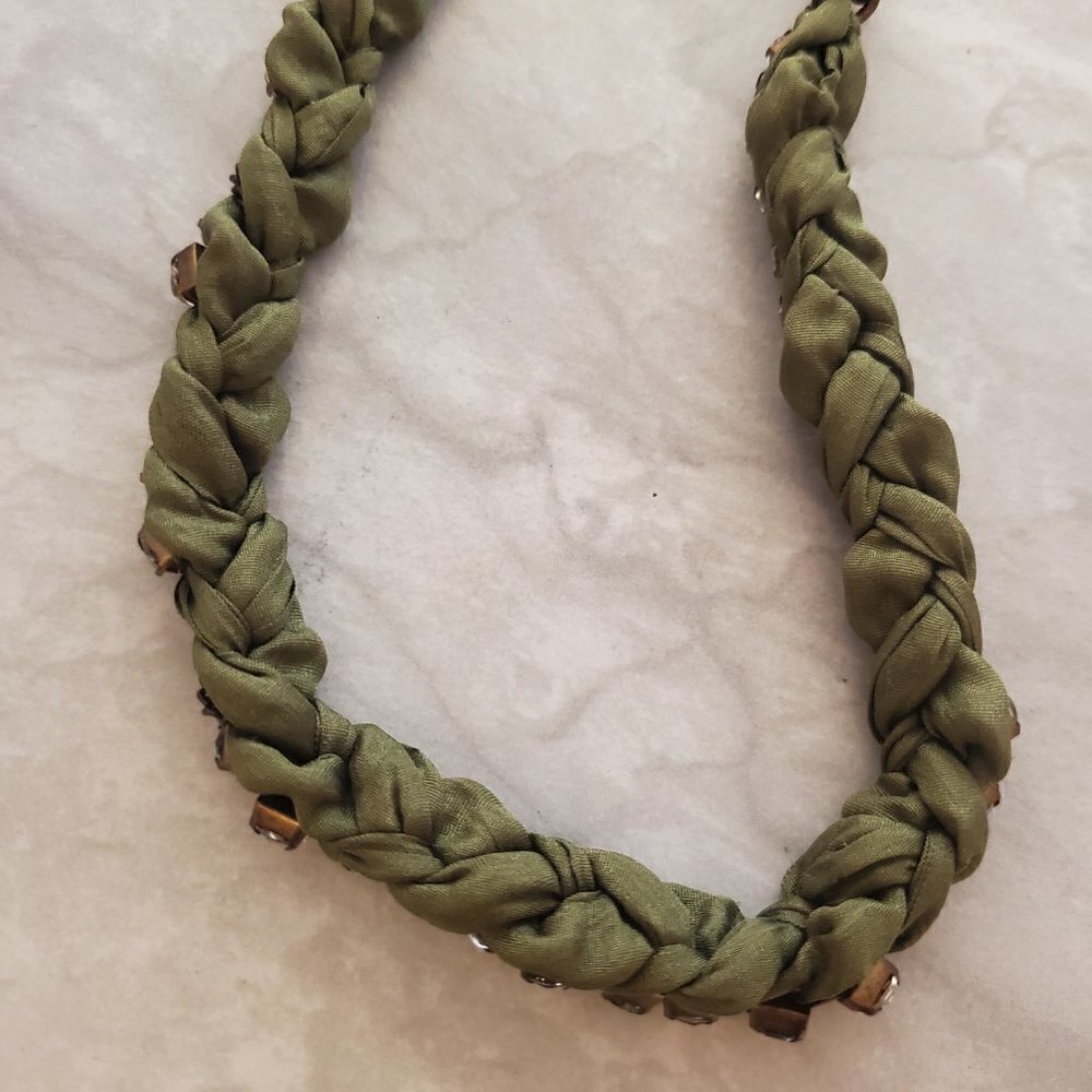 💚 J.Crew Olive Green Fabric Gunmetal Rhinestones Crystals Twisted Necklace 💚 - Picture 12 of 13